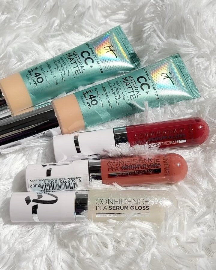 Gifted by @itcosmetics 

Thank you to It Cosmetics for sending over a bunch of goodies, I’ve always heard rave reviews about their foundations so I’m excited to try them! I’ve really been enjoying the serum glosses too, they are so comfortable and hydrating on my lips! 

✨ CC+ Cream Natural Matte Foundation with SPF 40
(Shades Fair Ivory and Fair Beige)
A great choice for oily skin, this foundation helps to reduce the appearance of shine for up to 16 hours. It’s full coverage and helps to blur the appearance of pores while being lightweight on the skin. It’s infused with hyaluronic acid, airlicium and 3% lentil seed complex. 

✨ Confidence In A Serum Gloss 
Shades:
- Self Assured (clear with subtle shimmer)
- Self Worth (Soft Pink Beige)
- Self Determined (Soft Cool Mauve
This Serum Lip Gloss has a non-sticky formula that can help to keep the lips hydrated for up to 8 hours. It also helps the lips to appear smoother and softer. They are formulated with hyaluronic acid, ceramide, vitamin E and tri-peptide. 

 #ItCosmetics #GIFTEDBYITCOSMETICS #ccmatte #itcosmeticscccream #itcosmeticscccreammatte #itcosmeticsserumgloss #itcosmeticsgloss #lipgloss #cccream #makeup #makeupartist #beauty