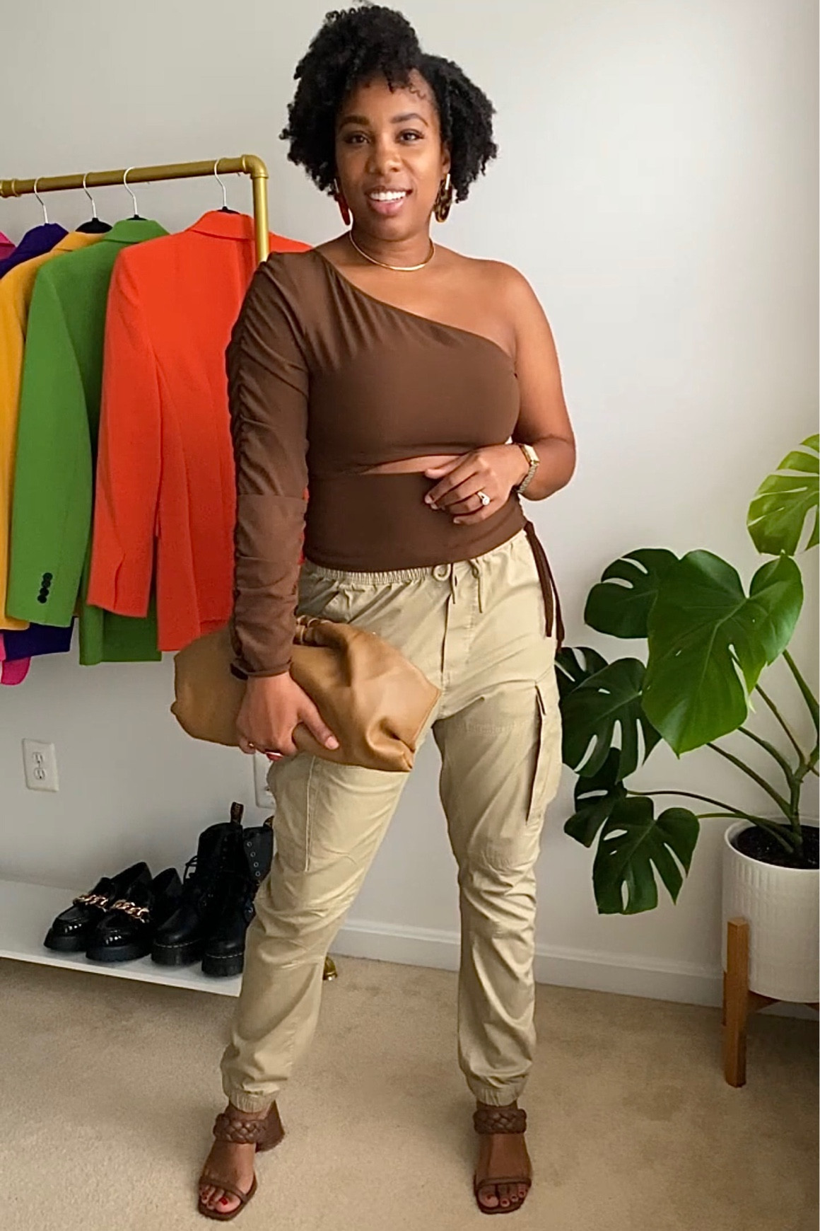 Neutral outfit inspo. Cargo pants and heels 🤎🤎 

#LTKunder50 #LTKsalealert #LTKunder100
