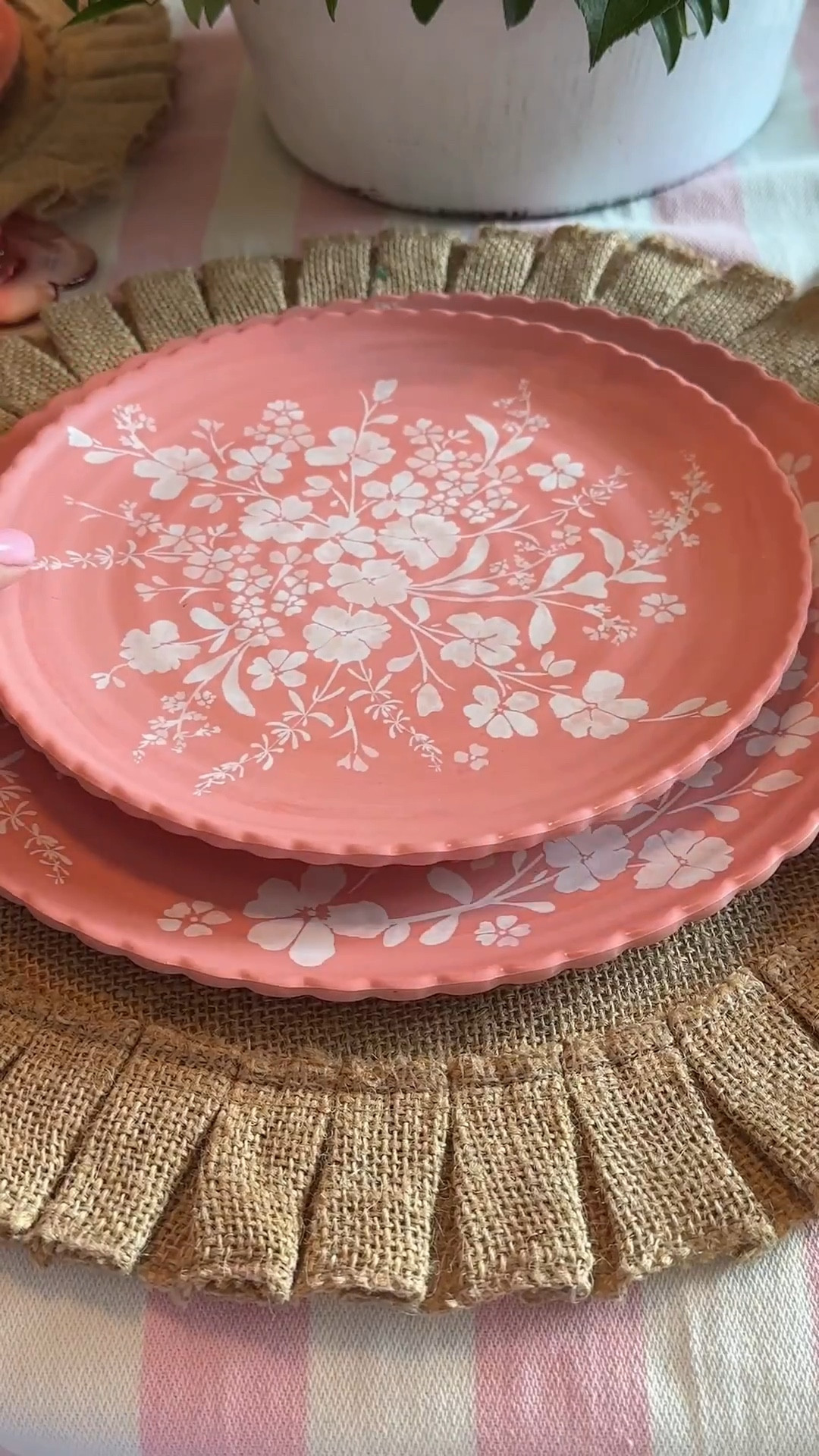 The Pioneer Woman Daisy 12-Piece Bamboo Melamine Dinnerware Set, Pink



#LTKHome #LTKSaleAlert #LTKSeasonal