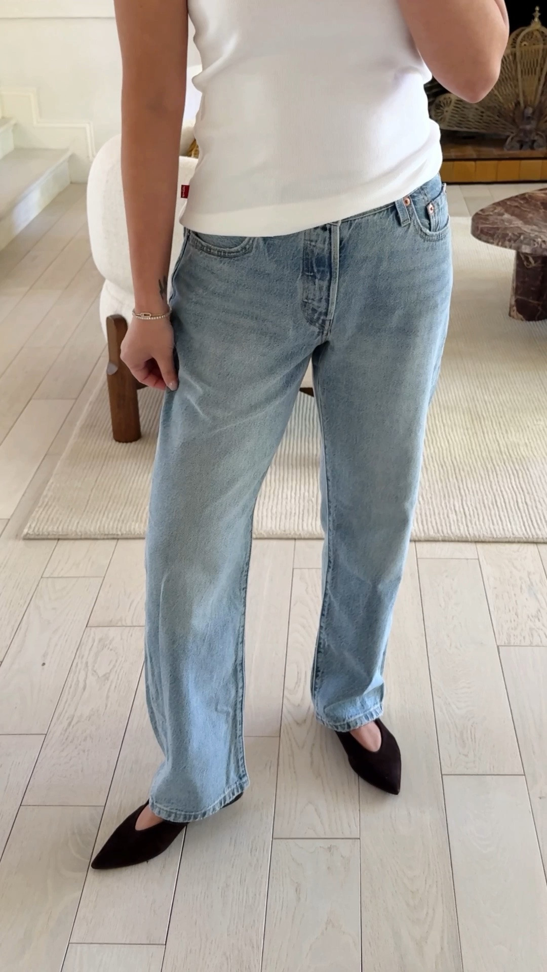 The softest, lightweight jeans! So comfortable!

For size reference, I’m 5 ft 115 pounds and wearing 25x28. Perfect fit and length! For the tank, I’m wearing a Small. 

@Levi's 
#levispartner