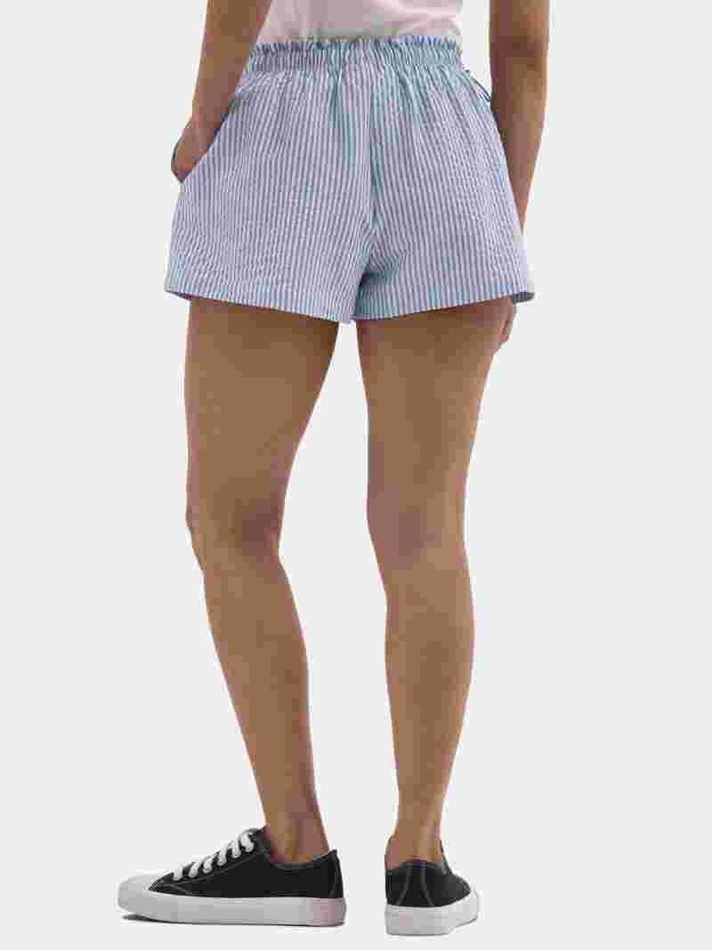 No Boundaries Striped Seersucker Bungee Shorts, 2" Inseam, Women's and Women's Plus | Walmart (US)