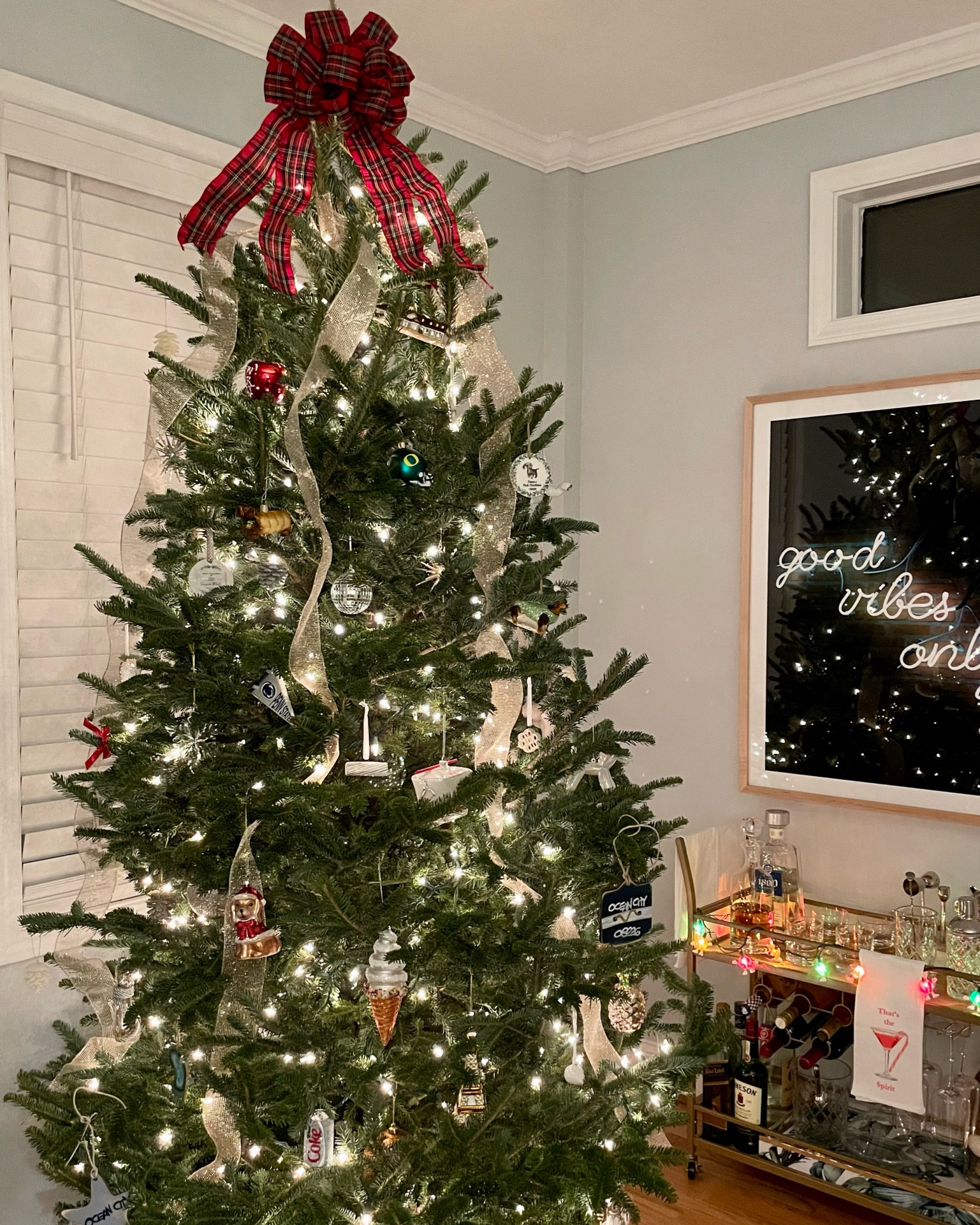 These Michaels bows are all 50% off for #Cyberweek 

Christmas tree, Christmas decor, Christmas tree bows, Michaels stores, DIY bows, holiday decor, bar cart decor 

#LTKhome #LTKCyberweek #LTKHoliday