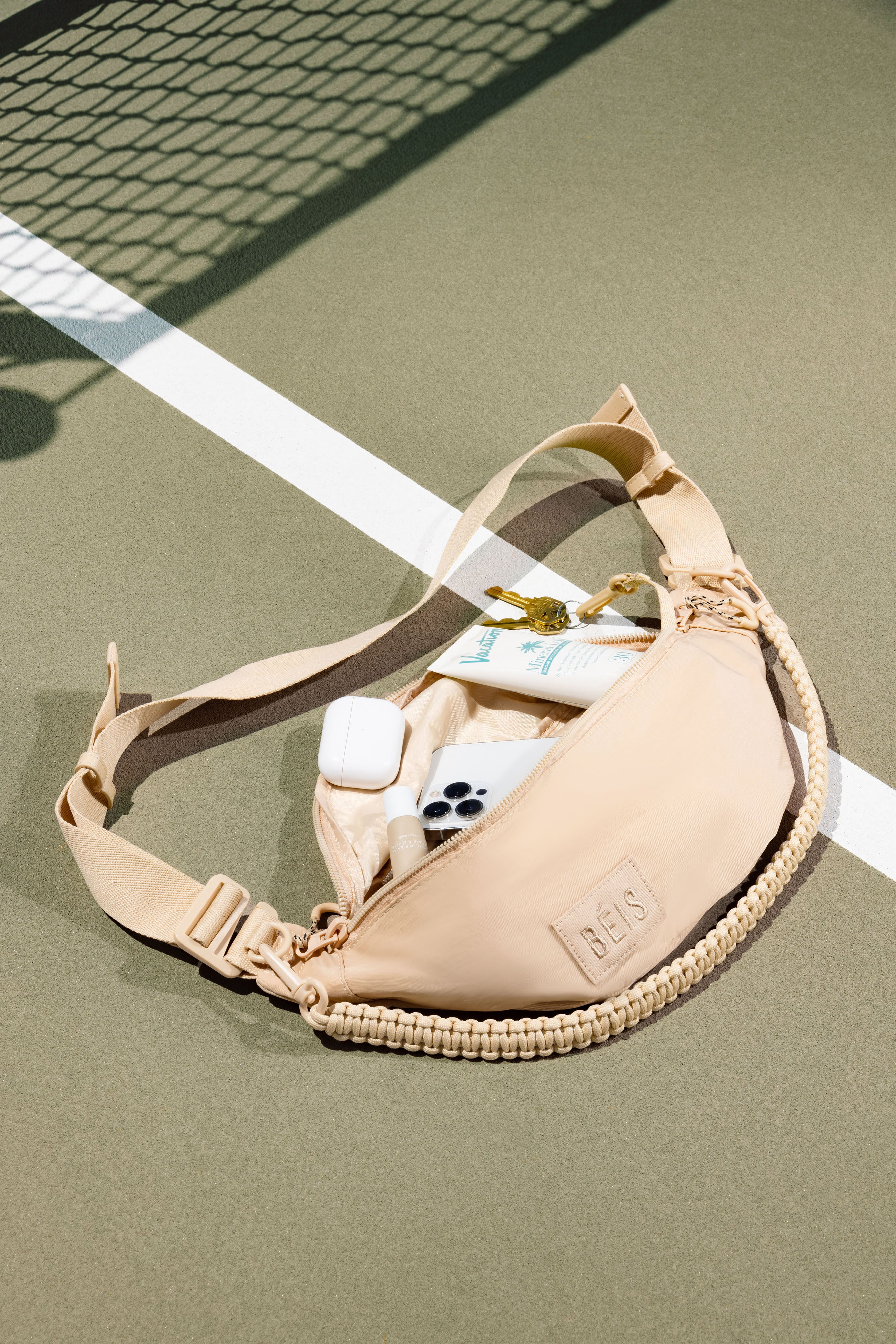 BÉIS 'The Sport Pack' in Beige - Athletic Fanny Pack For Sports | BÉIS Travel