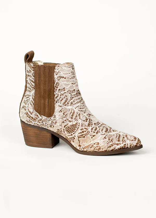 Chelzea Boot in Lace | Joyfolie