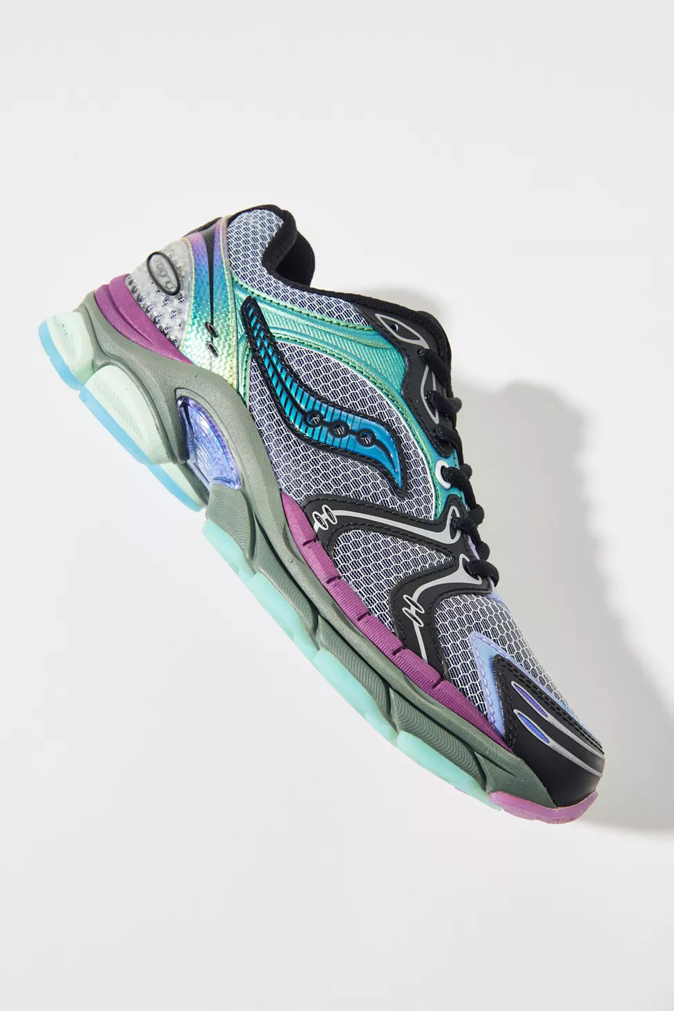Saucony Women's ProGrid Triumph 4 Sneaker | Urban Outfitters (US and RoW)