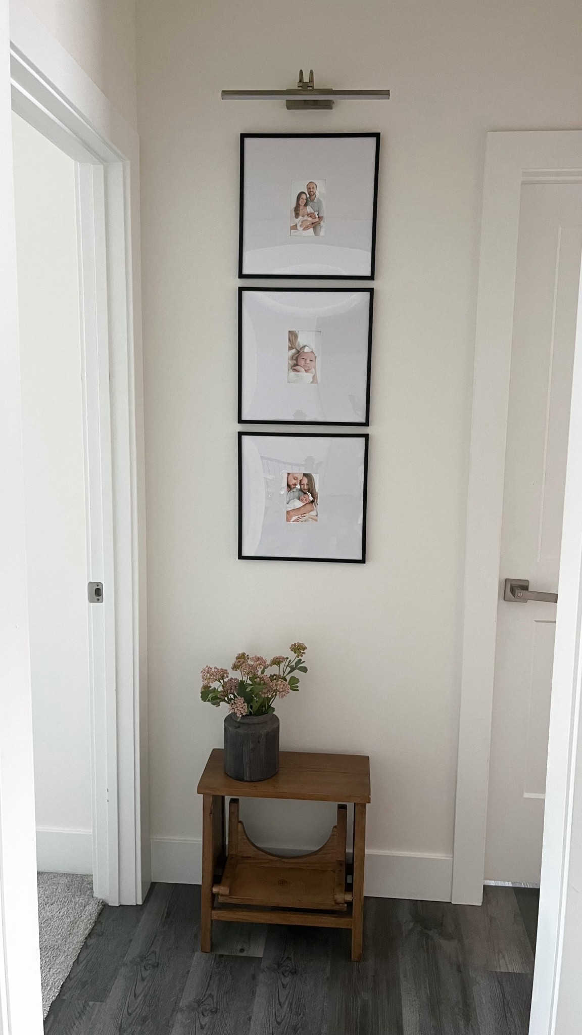 Just finished styling this little hallway! 😍 
Details >>
• Gallery wall picture frames: Americanflat Picture Frame with Polished Plexiglass 14x14 with 4x6 photo and black frame.
• Picture light: Cordless 16" Picture Lights with Timer and Dimmable Lights, rechargeable battery with USB, in antique brass.
• Hearth and Hand with Magnolia arch step stool in aged oak.
• Vase: Dark brown rustic terracotta vase.
• Florals: Hearth and Hand with Magnolia faux blush pink sedum flower stems.
• Wall paint color: Sherwin Williams Greek Villa


Home decor
Hallway decor
Gallery wall
Home style 
Interior design 
  

#LTKHome