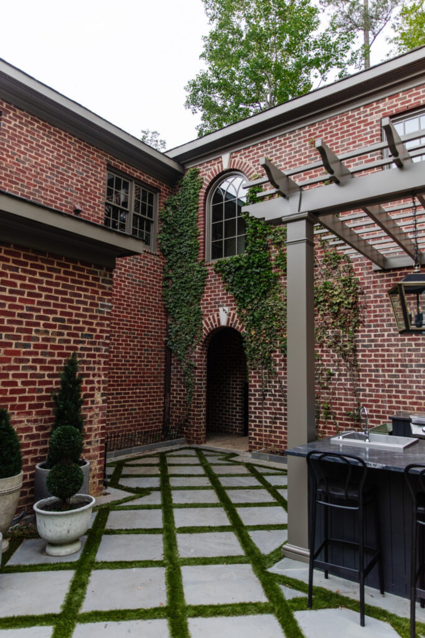 Some things are for sure in life. One of those things being that I will always want more ivy. 😍

#LTKVideo #LTKU