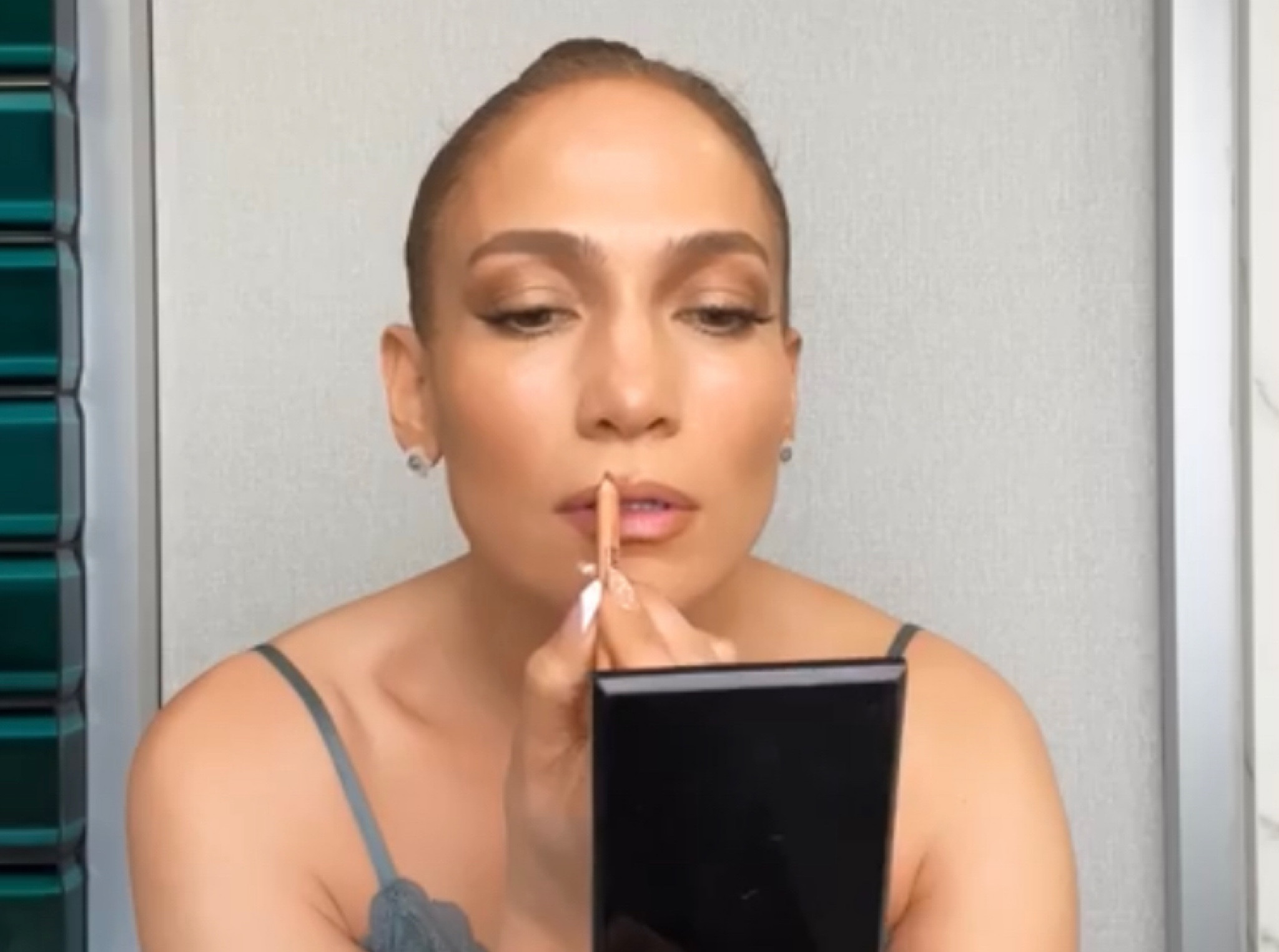 Makeup forever lip liner 600 anywhere Caffeine the shade that Jlo uses! 

Free shipping event 

#LTKbeauty #LTKunder50 #LTKFind
