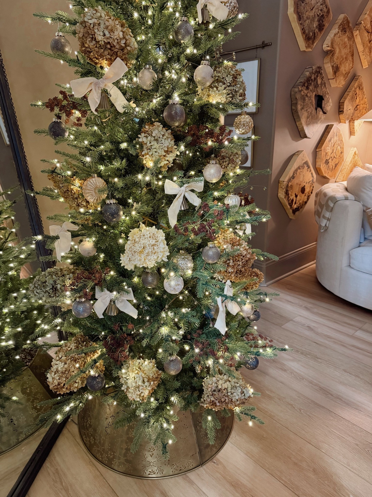 Bedroom tree 🎄✨🤎 warm, a lil girly & cute! This is the 7.5 foot grand duchess! Linked the ornaments as well! 

Home decor / cozy / decor / Holley Gabrielle / Home Depot / magnolia 


#LTKHoliday #LTKHome #LTKSeasonal