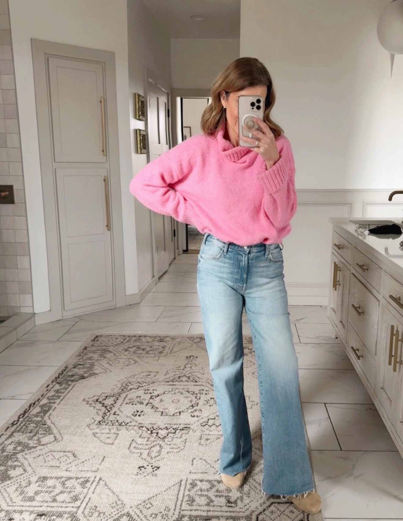 Small sweater 
Size 27 jeans 

#LTKOver40