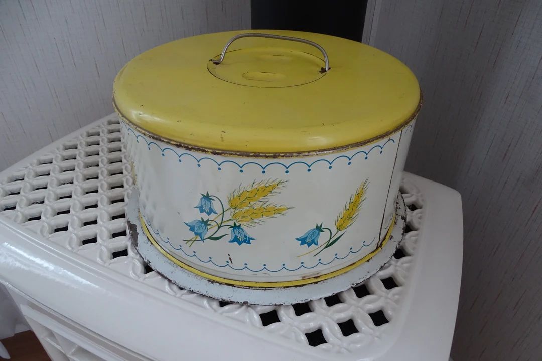 Vintage Rustic White, Yellow and Blue Tin Pie and Cake Carrier with Metal Handle, Vintage Tin Blu... | Etsy (US)