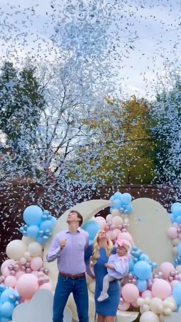 My dress was the perfect shade of blue for our gender reveal!! It’s comfy, stretchy, and not too thick. Will definitely be grabbing in more colors! Paired so well with cute bow boots and Lily’s Christmas bubble, too😍 

 

#LTKWatchNow #LTKParties #LTKFamily