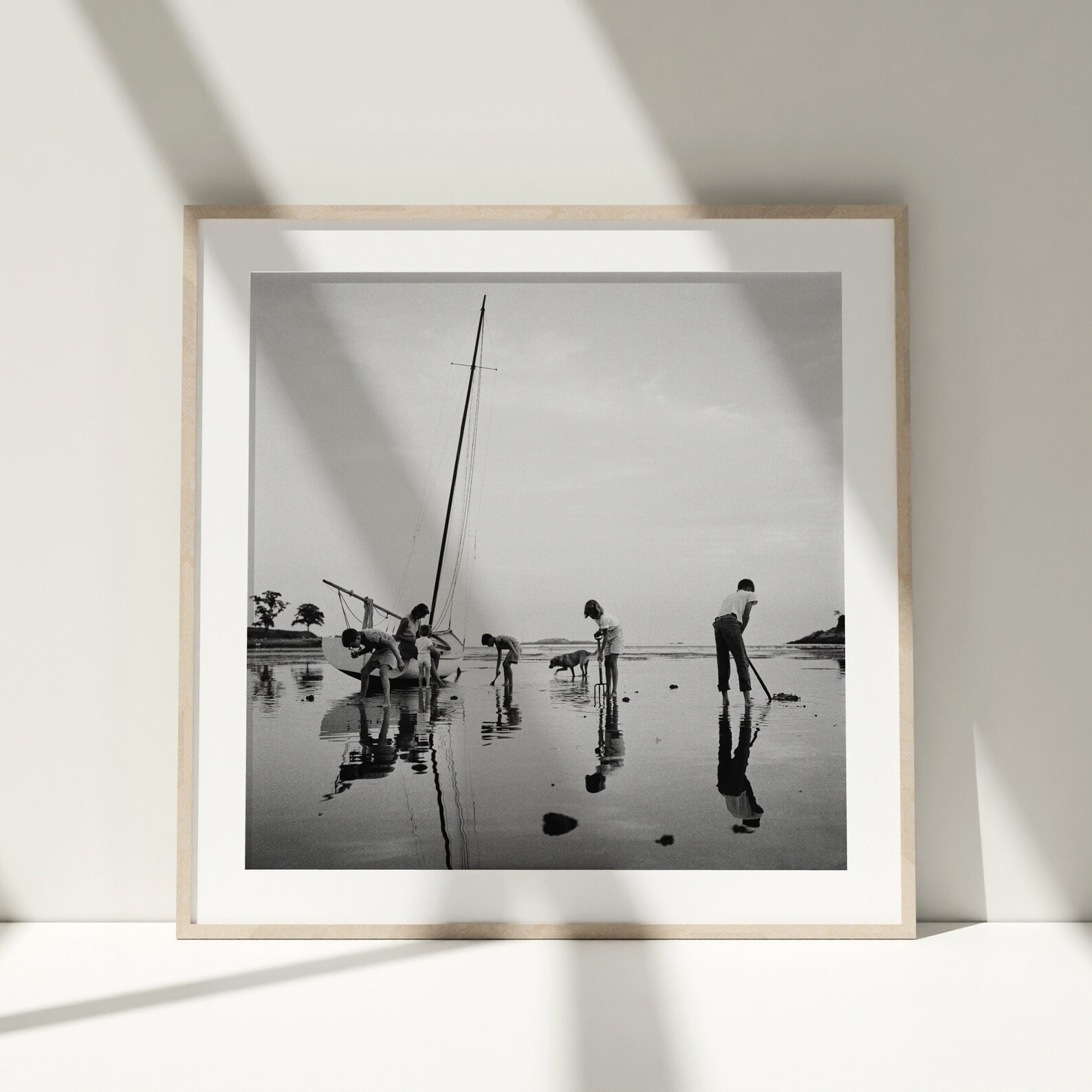 Slim Aarons Digging For Clams Print Poster, Vintage Print, Black and White Photography Print, Hig... | Etsy (US)