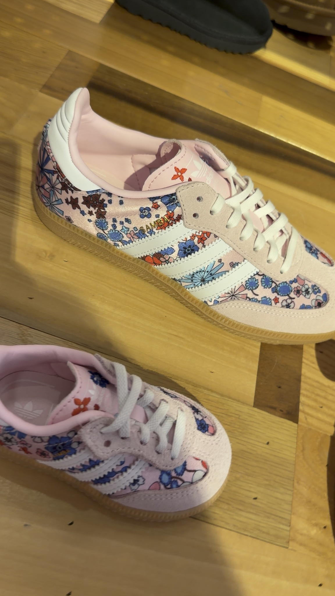 My favorite floral adidas sneakers 👟 💐

#LTKdayinmylife #LTKOver40 #LTKootd