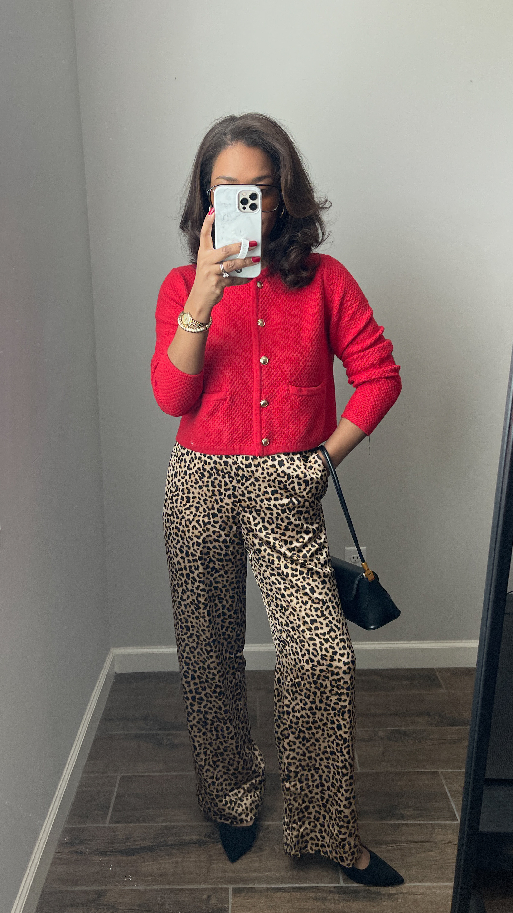 Today’s OOTD! Small in tops. Medium typically in sweaters. Pants are size small or 4, jeans are a size 27 regular 
Outfit of the day, OOTD, outfit details 

#LTKWatchNow #LTKFindsUnder100 #LTKFindsUnder50