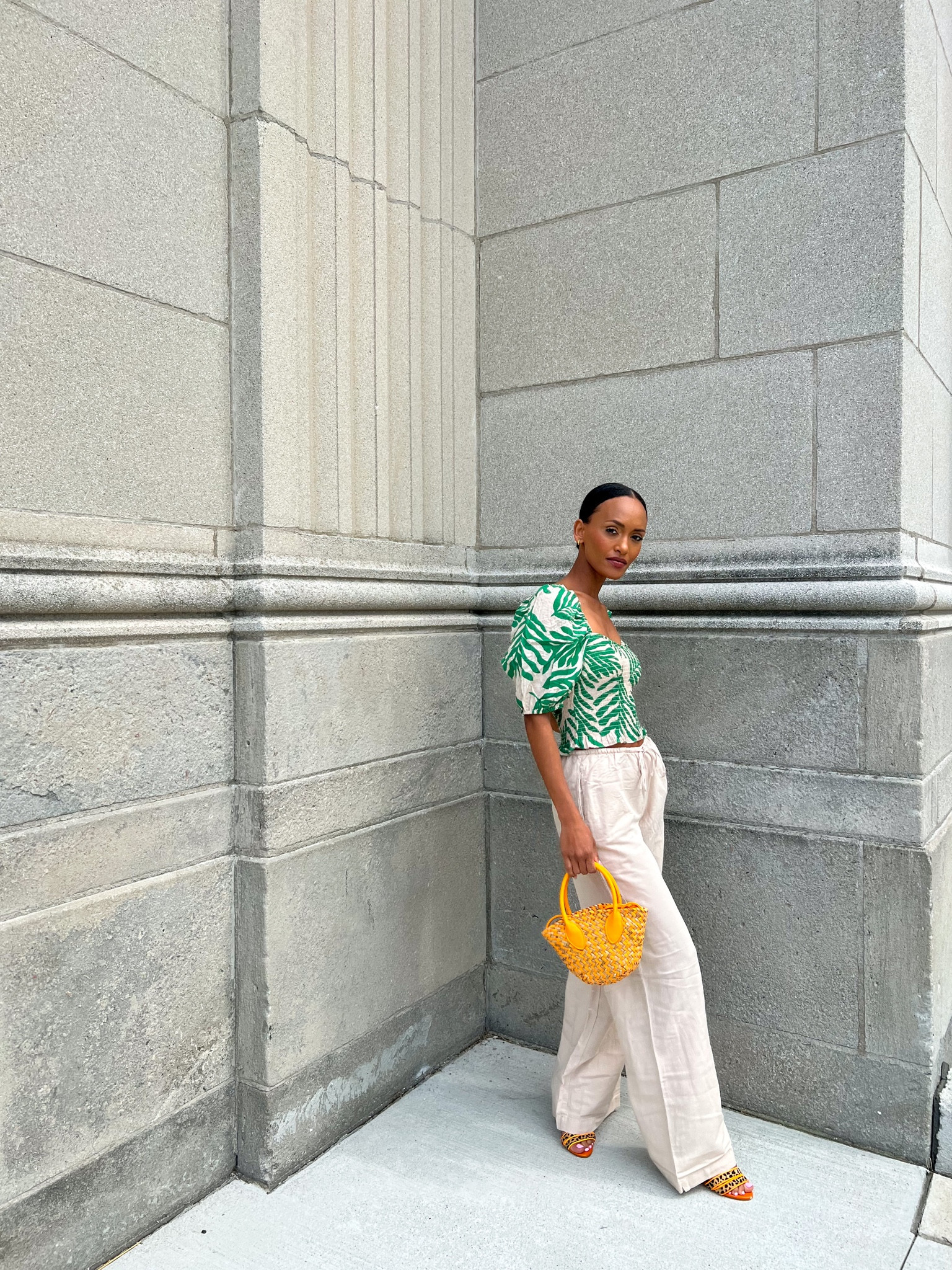 Summer style, printed tops perfect for warmer weather. Daily style, linen pants, h&m style 

#LTKbeauty #LTKunder100 #LTKSeasonal