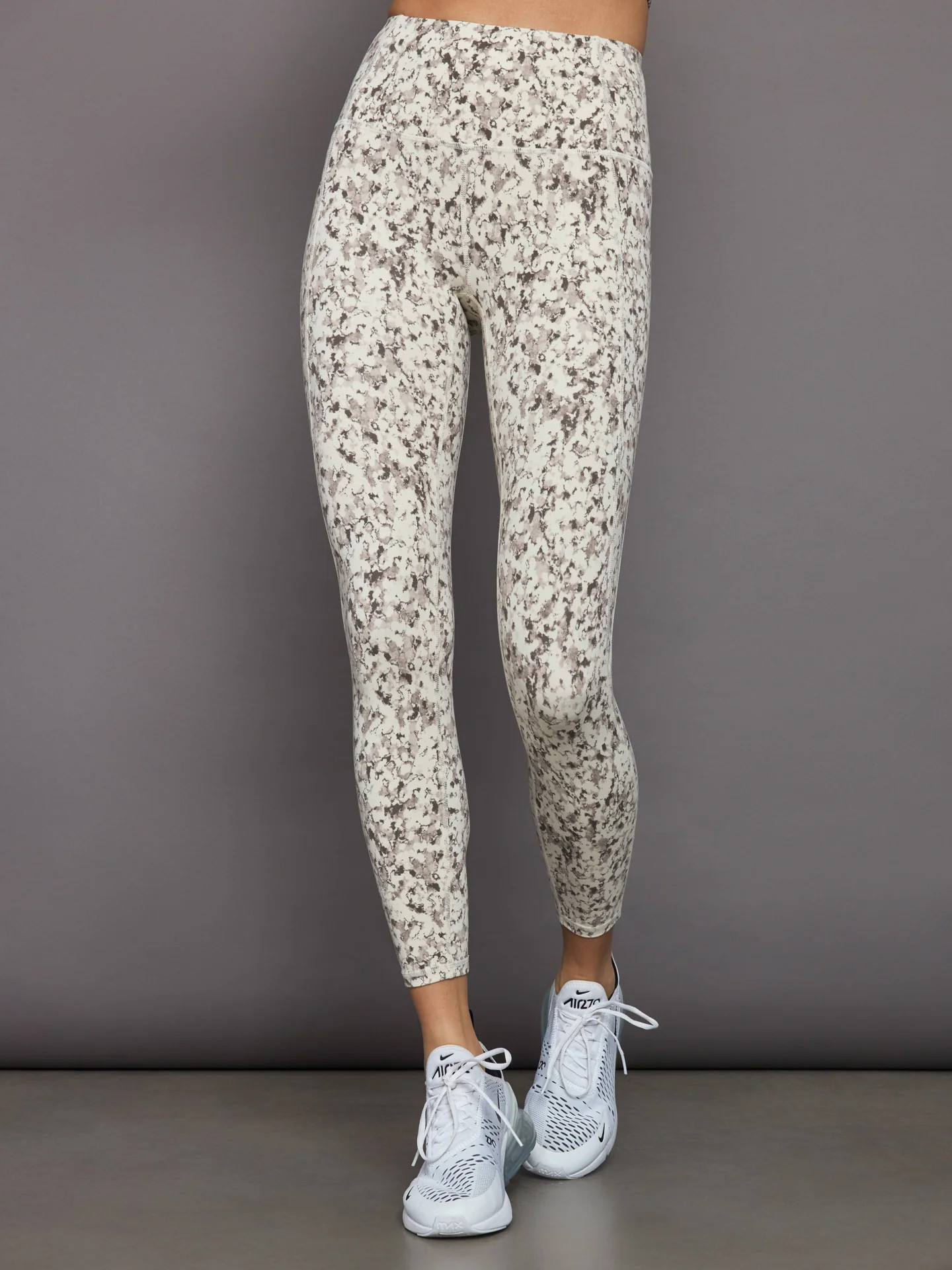 Let's Move Pocket 25" - Crema Fractured Flower | Carbon38