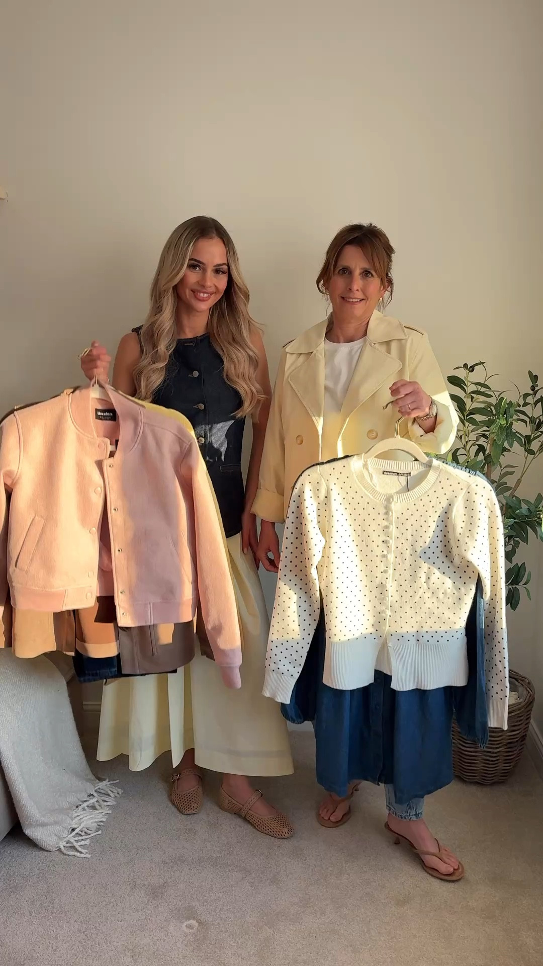 how amazing does mum look though girls? 🥹✨

With Mother’s Day coming up, we thought we’d have a little styling moment together, picking out our own outfits and I’m sorry… but she absolutely nailed it 🥹👏🏻

 @threadbare.official 
#mumanddaughteroutfits #mumanddaughter #mothersday #threadbare #springoutfits mum and daughter outfits spring everyday outfits yellow pastel colours jeans denim