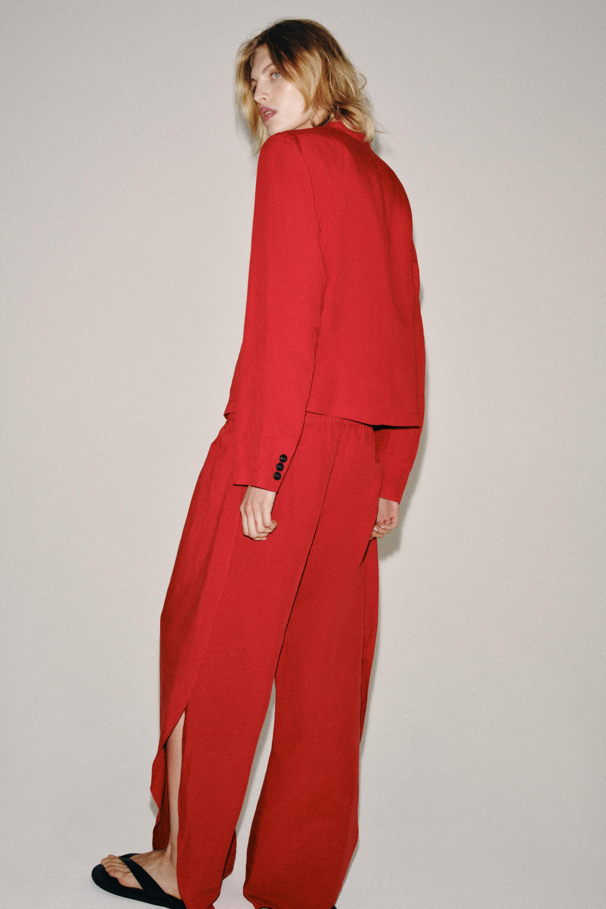 ZARA WOMAN COLLECTIONTrousers made from a 25% linen blend yarn. Mid-rise with an adjustable tie-w... | Zara US