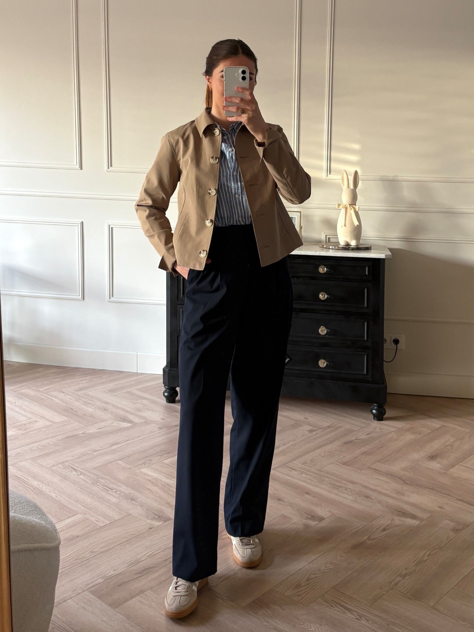 Dark blue and beige spring outfit 

#LTKnederlands #LTKeurope #LTKspring