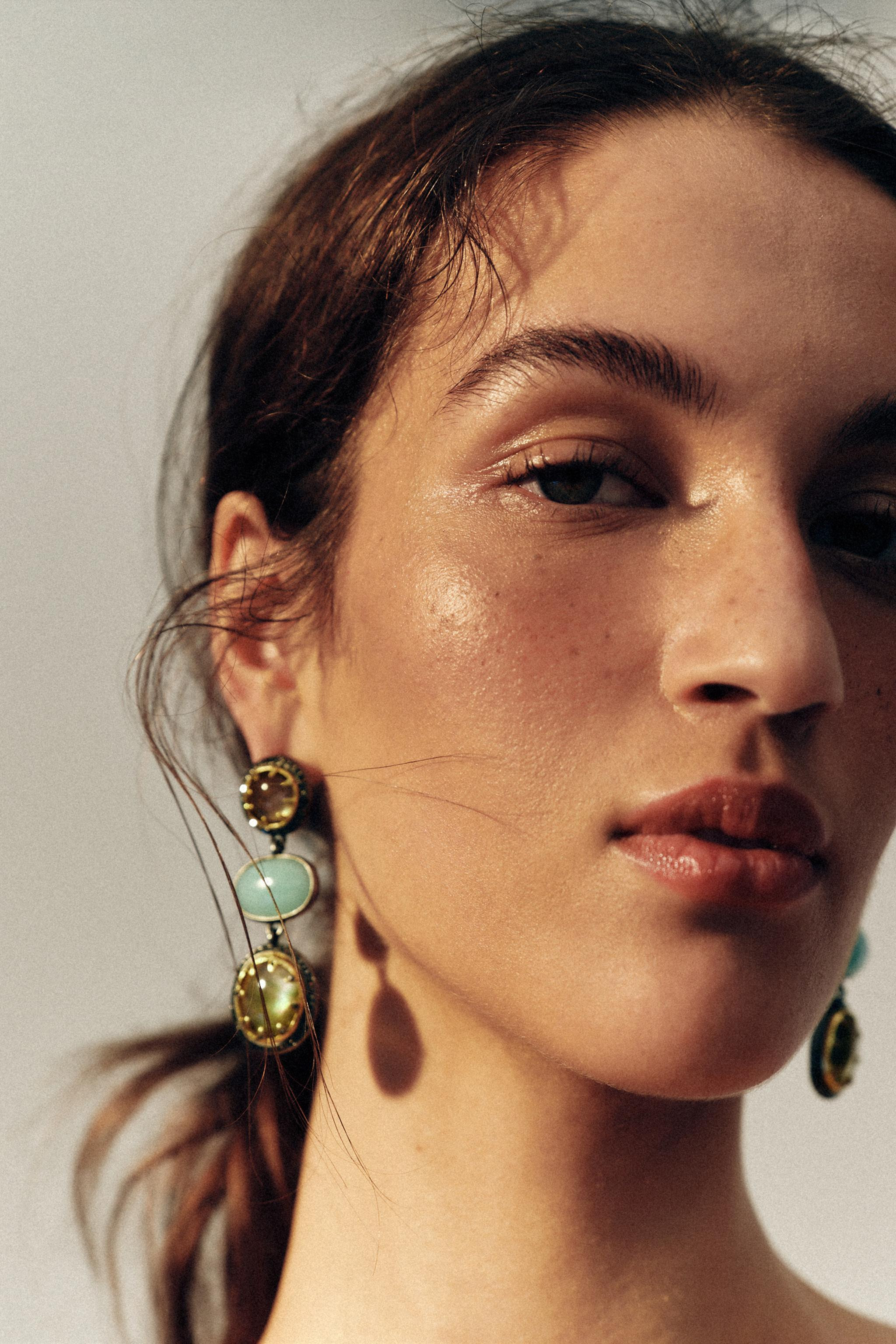 Model height: 183 cmMetal dangle earrings with contrasting stone and rhinestone appliqu\u00e9s. P... | Zara UK