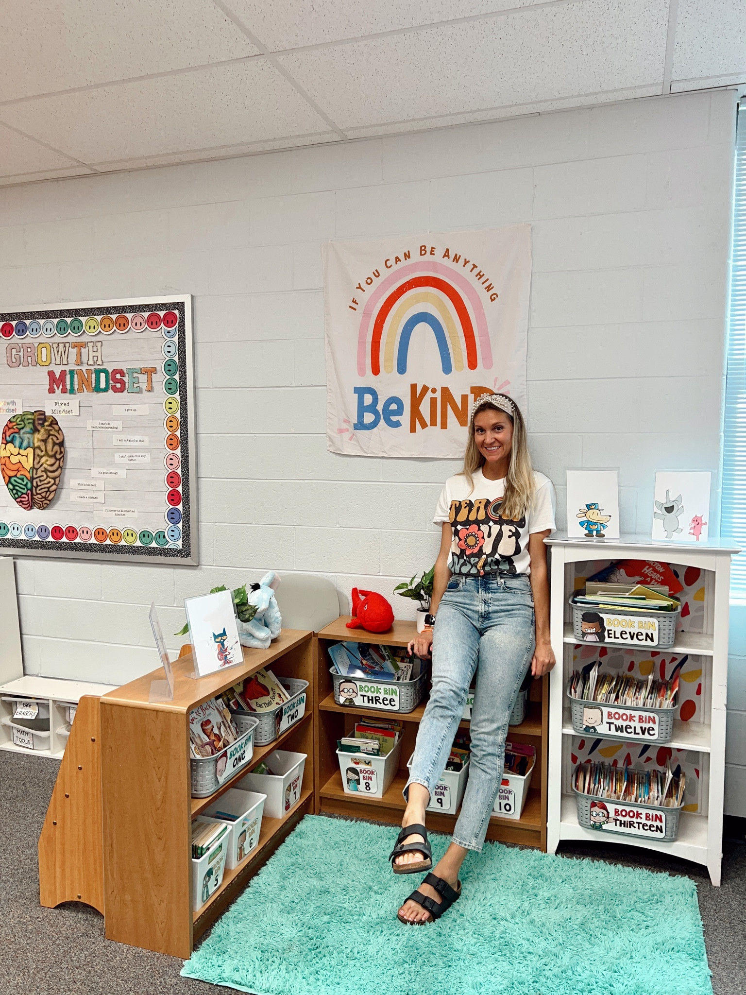 teacher outfit / amazon teacher tee / headband / classroom decor

Shirt fits true to size, I’m wearing a medium!
Jeans fit true to size, they are slightly short for taller gals!