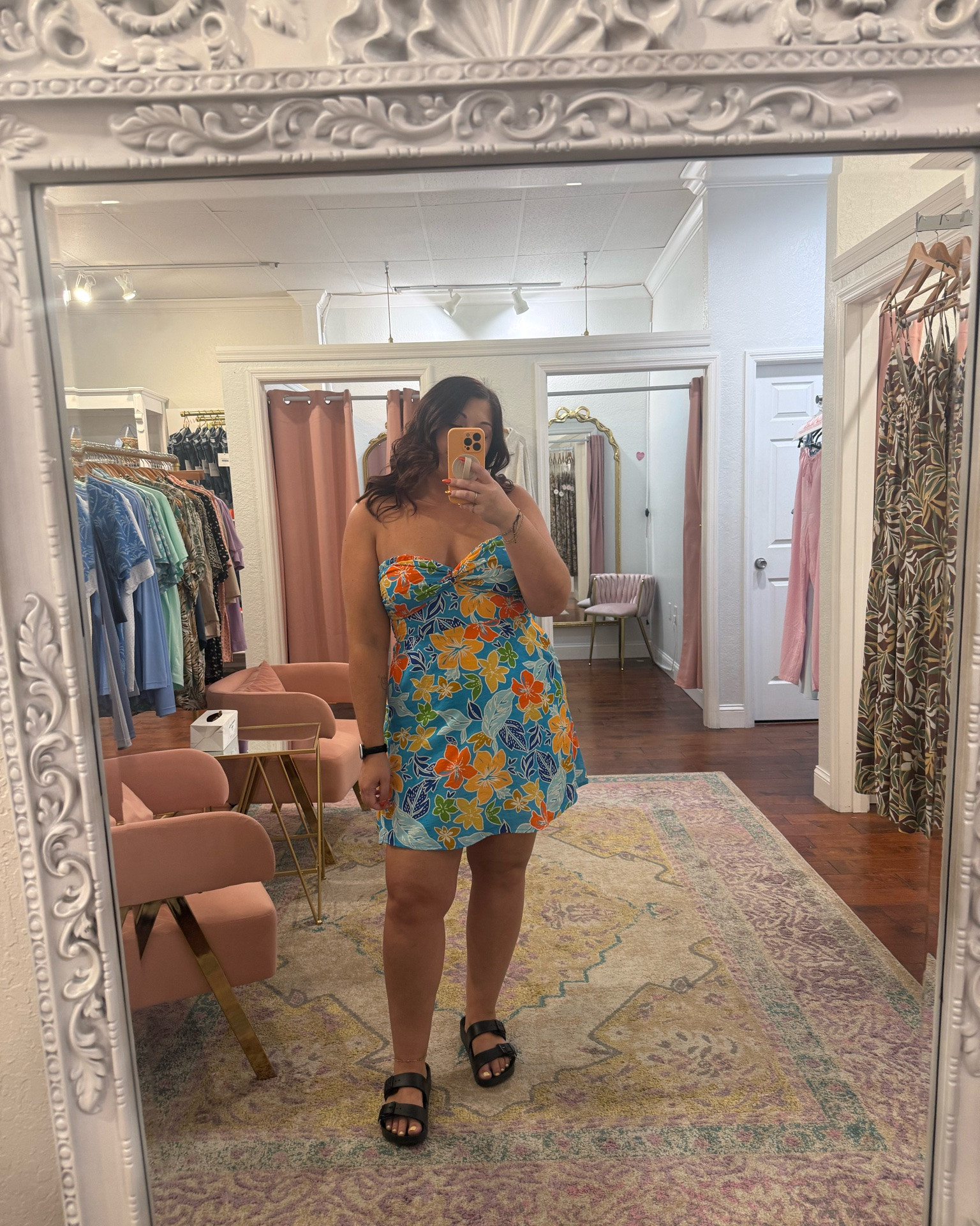🌺 Vacation vibes in dress form! This tropical mini is the perfect throw-on-and-go piece for summer vacations, beach dinners, and sunny weekends. The colorful floral print is so fun, and the fit is flattering and comfortable. ☀️🍹 

Wearing a size large in the dress.

#LTKMidsize #LTKTravel #LTKootd