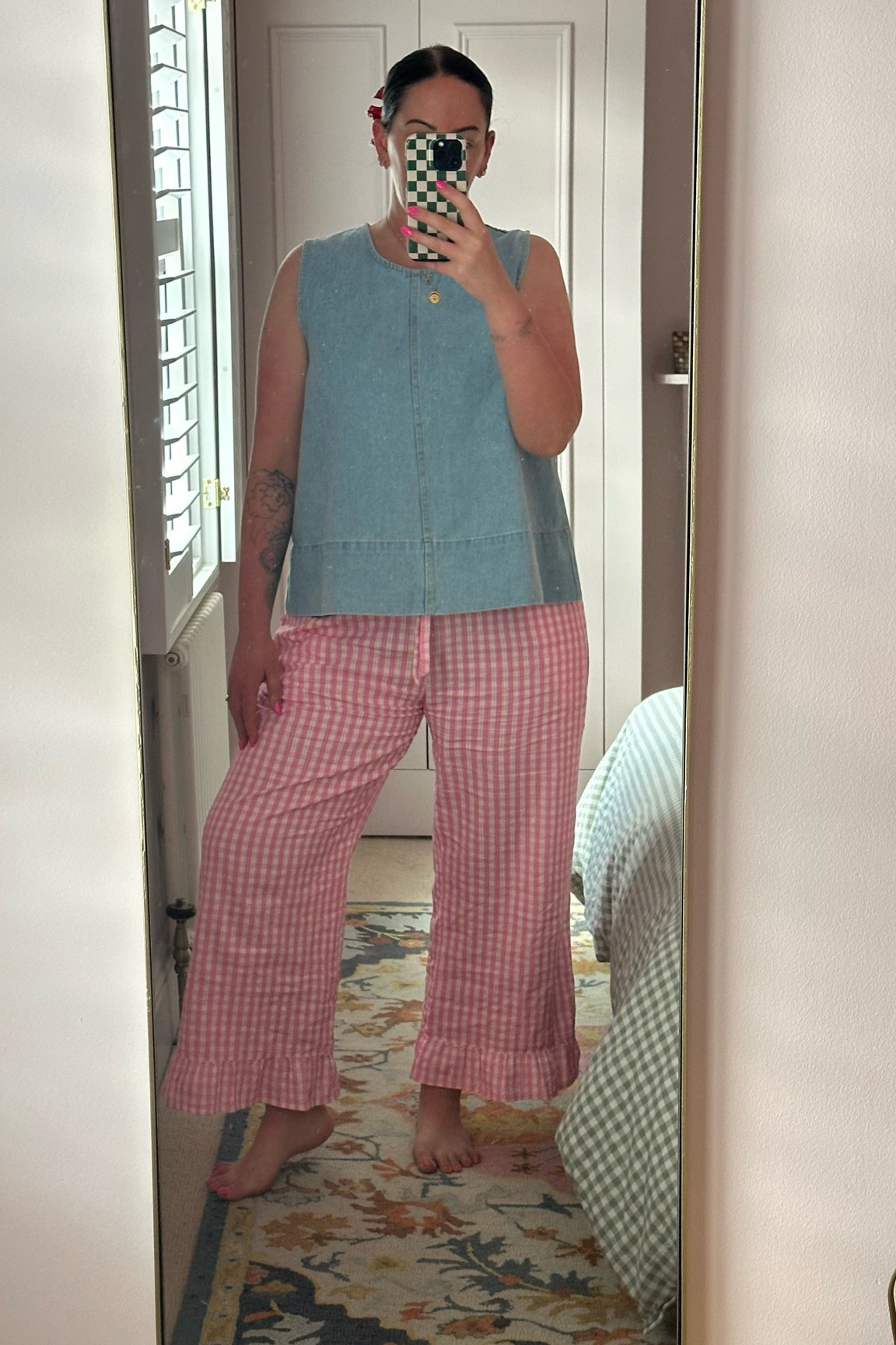 Rocking my favorite pink gingham trousers (don’t tell anyone that they are actual pyjamas bottoms) and a flowy denim swing top for a gorgeous lazy summers day! 

Ready to take on the day with a smile and a spring in my step

 #pinkgingham #denimlove #summervibes#LTKspring #LTKsummer

#LTKmidsize