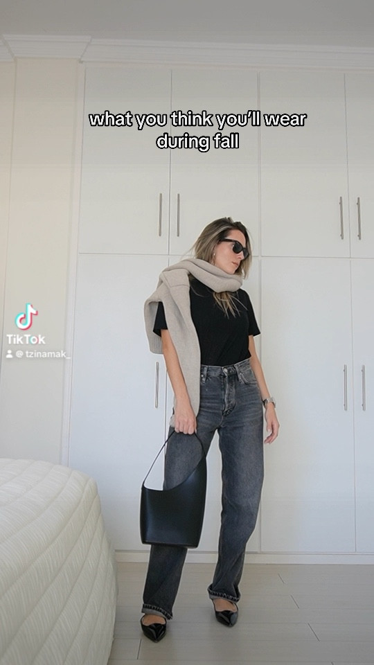 The perfect black leather bag exists!

And it’s on sale too.

So run!

I recently got this amazing minimal shoulder bag from Aesther Ekme.

And I’m already obsessed!

-It’s perfect for everyday
-Fits all my stuff in
-Looks elegant for work or errands 
-Perfect if you’re a mom
-Great quality
-Great for Fall/Winter and all year round 

10/10 👌🏻



#LTKVideo #LTKSaleAlert #LTKSeasonal