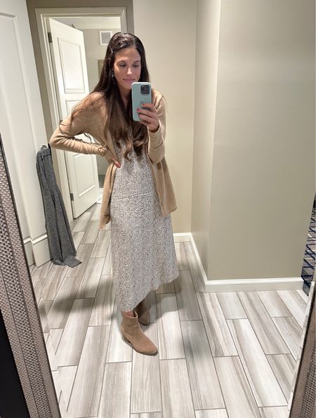 My outfit from day 3 of the #LTKCon! I stayed true to me and wore my favorite Jenni Kayne slip dress and free people cardigan. 

#freepeople #jennikayne #target #falloutfits

#LTKCon #LTKfit #LTKstyletip
