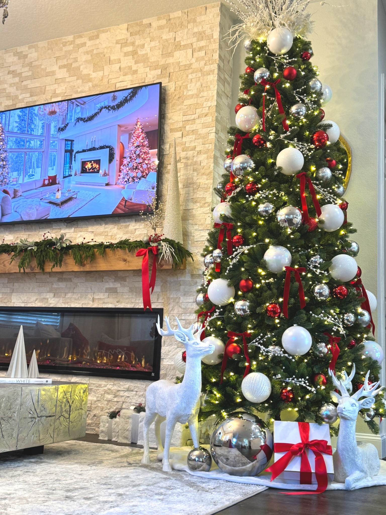 Christmas Decor 

#LTKHoliday #LTKSeasonal