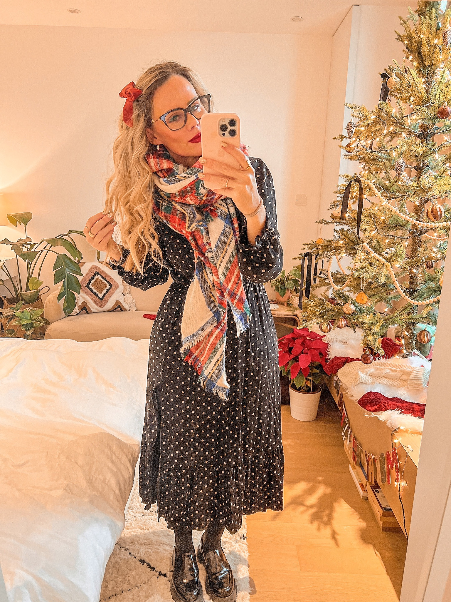 Weather drops to below 60 here and I break out all my winter accessories. 🥶🥶🥶 Not sure if this is true, but the longer I live in a warmer climate the more of a baby I become about the cold.

How do y’all feel about cold weather? Love it or hate it?



#LTKunder50 #LTKSeasonal #LTKHoliday