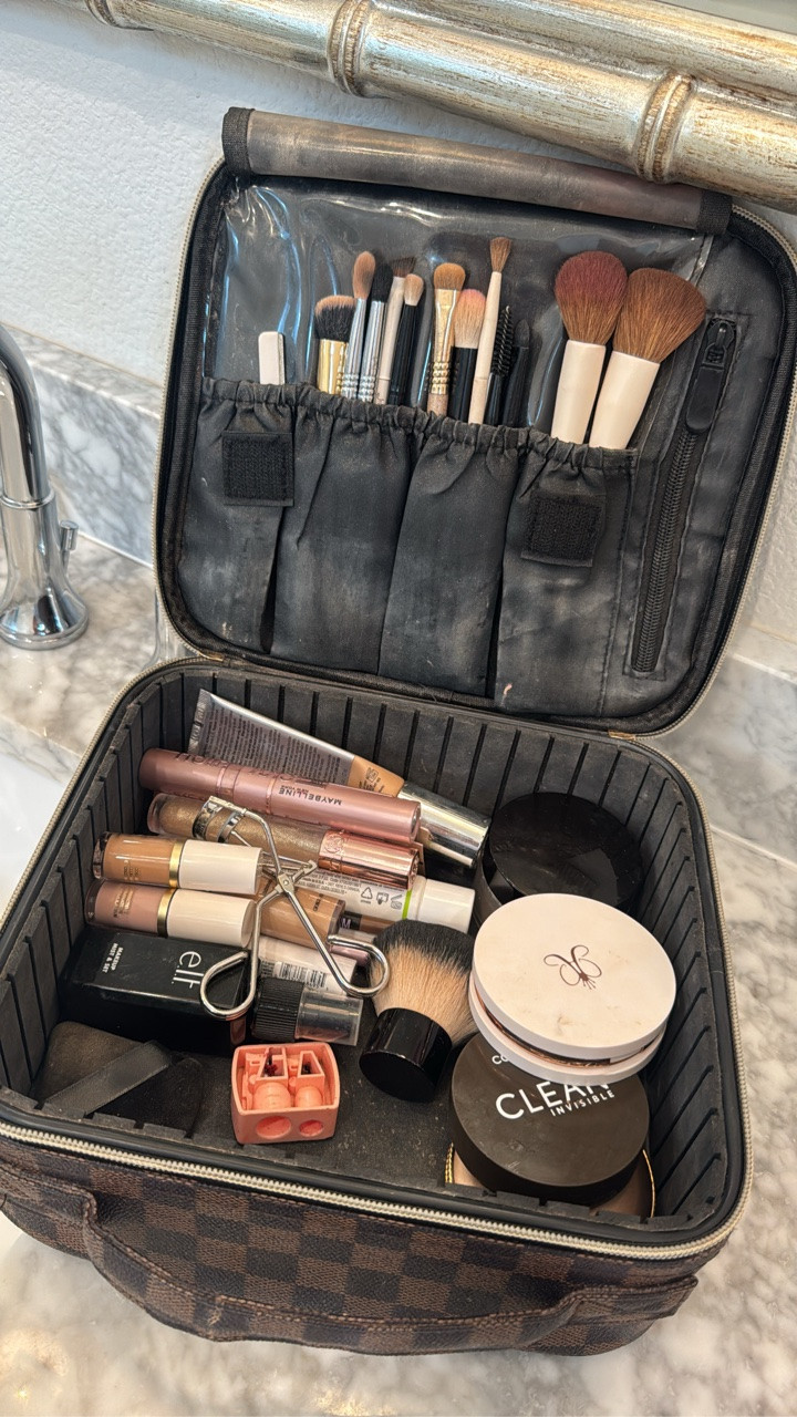 Makeup bag cleanout 🗑️🧼👏🏻 these are my tried and true everyday makeup products I love!

#makeup #makeupbag #everydaymakeup #beauty #ulta #sephora #grwm #favorites

#LTKgrwm #LTKdayinmylife #LTKBeauty