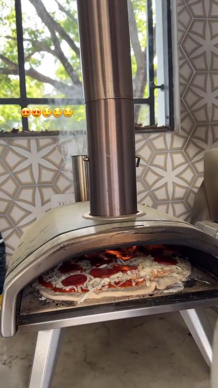 This outdoor portable pizza oven is so perfect for a quick dinner with family! Everyone gets their own personal pizzas. 

pizza stove l outdoor pizza oven 
