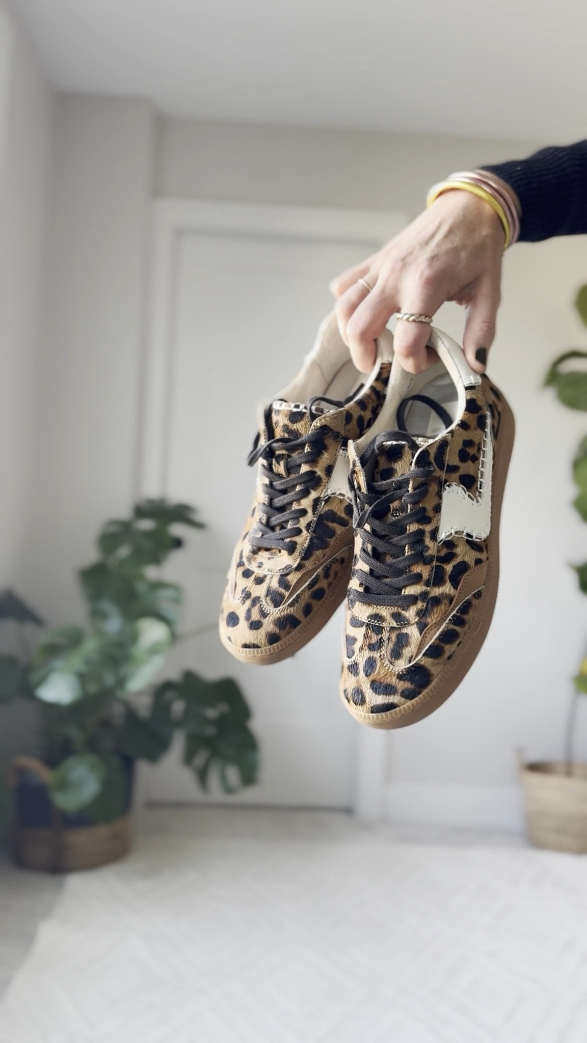 These leopard sneakers pair perfectly with wide leg or straight leg jeans, a satin midi skirt or maxi dress for the holidays, I love the chic pop of print!
These run true to size & are really cushioned in the soles👏🏻

#LTKShoeCrush #LTKHoliday #LTKStyleTip