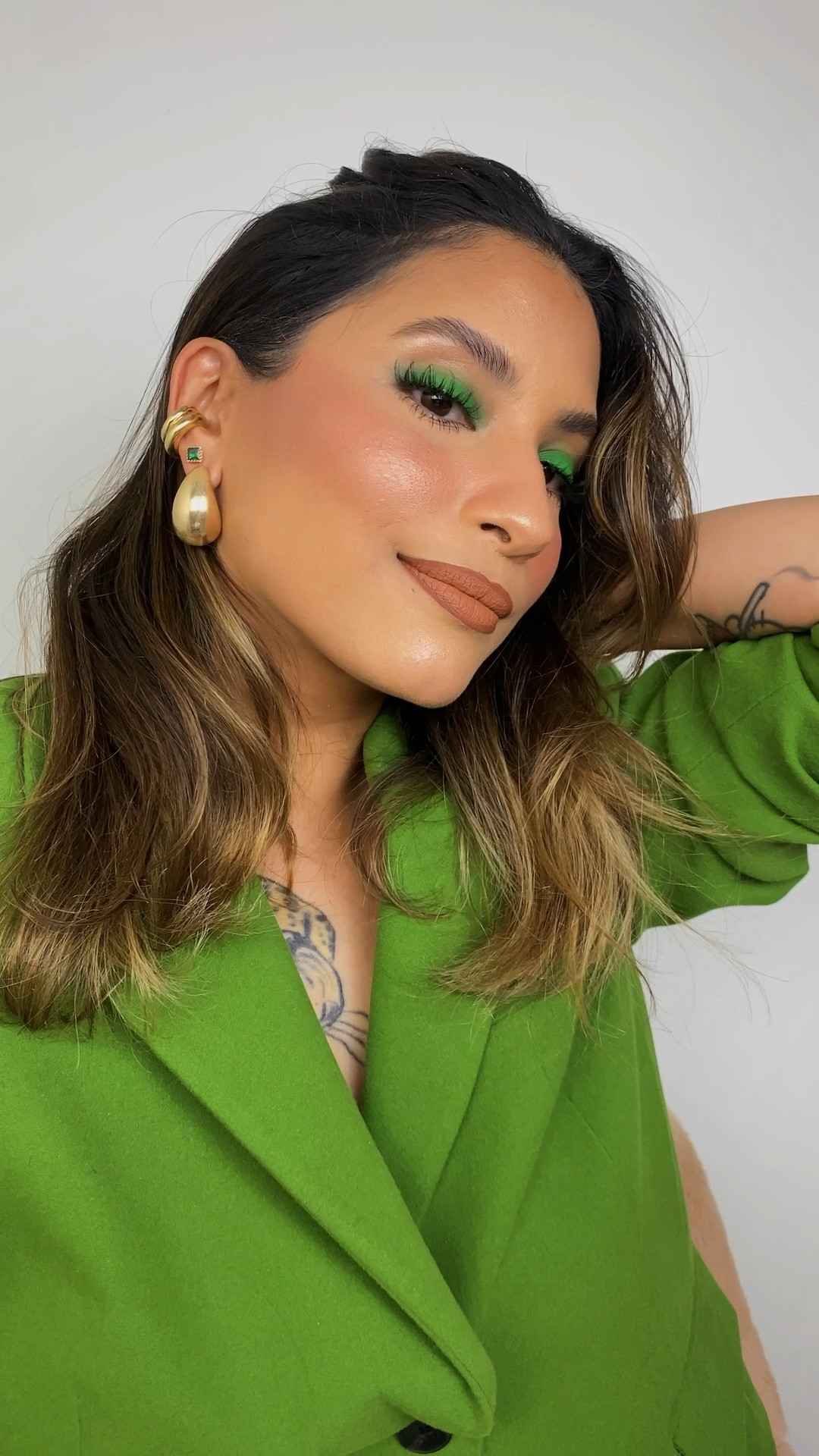 St Patrick’s Day Glam ✨💚

Norvina Palette Vol 2 shade B3 
Nars Natural Radient Foundation (Stromboli)
hourglass concealer (Pearl)
Refy brow sculpt
 Maybelline corrector (Neutralizer)
Laura Mercier (Translucent Powder)
Makeup by Mario shaping stick (Medium)
Polite Society blush palette
Anastasia Beverly Hills brow pencil soft  brown
doseofcolors liquid matte lipstick shade cork and velvet mouse lip in shade cashew later 


#LTKU #LTKbeauty