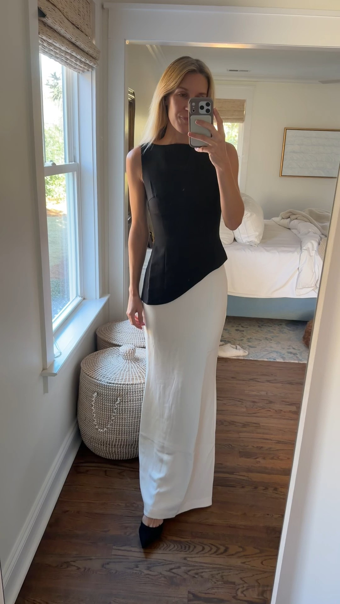 A classic, special event outfit that’s actually a 2 piece set! Wearing size 2