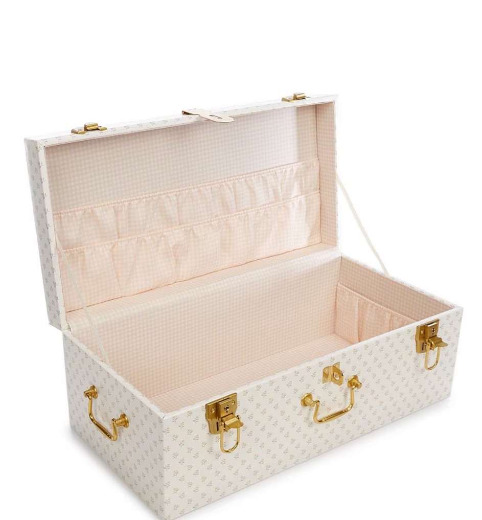 Keepsake trunk for Olive! 