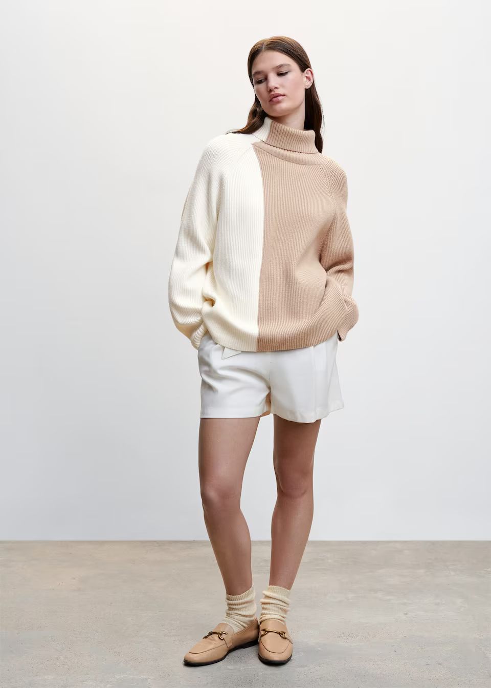 Two-tone turtleneck sweater | MANGO (UK)