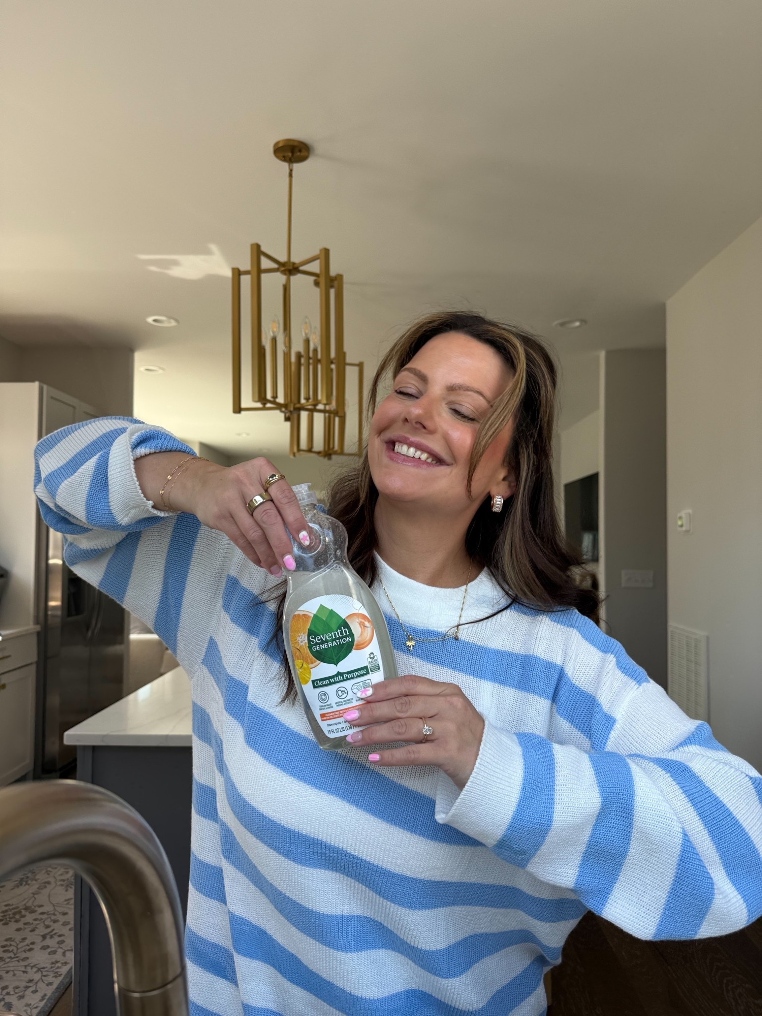 #seventhgenerationpartner #TargetPartner #ad 🍊🍋 Seventh Generation's Lemongrass &
Clementine Zest Dish Soap smells so good and cuts through grease with a powerful 95% USDA Certified Biobased formula! Shop now at Target!! #liketkit #choreplay #target @target @seventhgeneration 


#LTKHome #LTKFamily