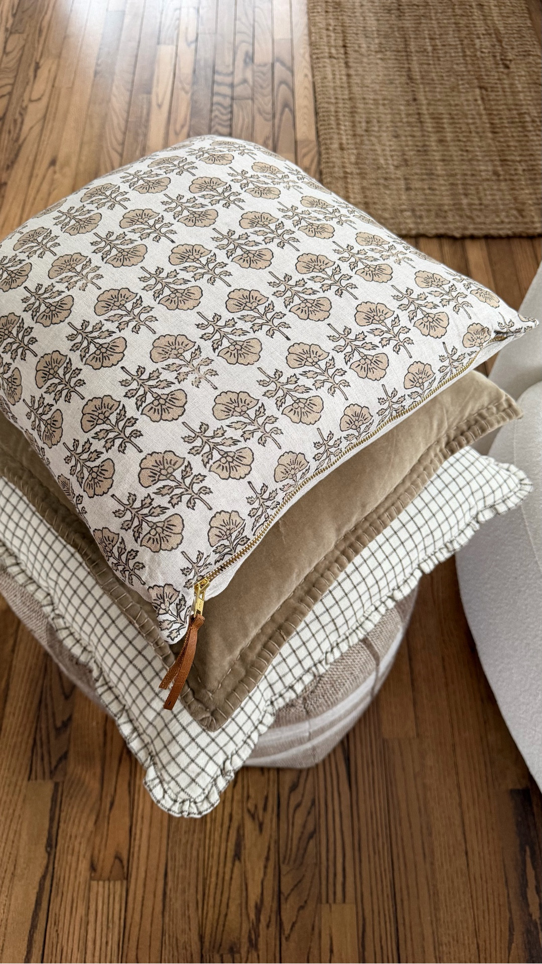 This pillow combo 😍 nailed it! 

Just got my magnolia order in and I’m soooo excited. Now, if the flu would kindly leave my home so I can actually put these on the couch 😆 

Pillow combo | Magnolia Home | Throw Pillows | Neutral Living Room Decor 

#LTKHome #LTKSaleAlert