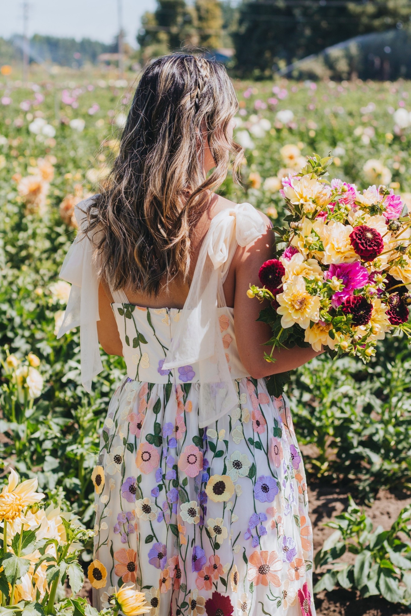 The perfect garden party dress for spring and summer! Wearing a size medium

