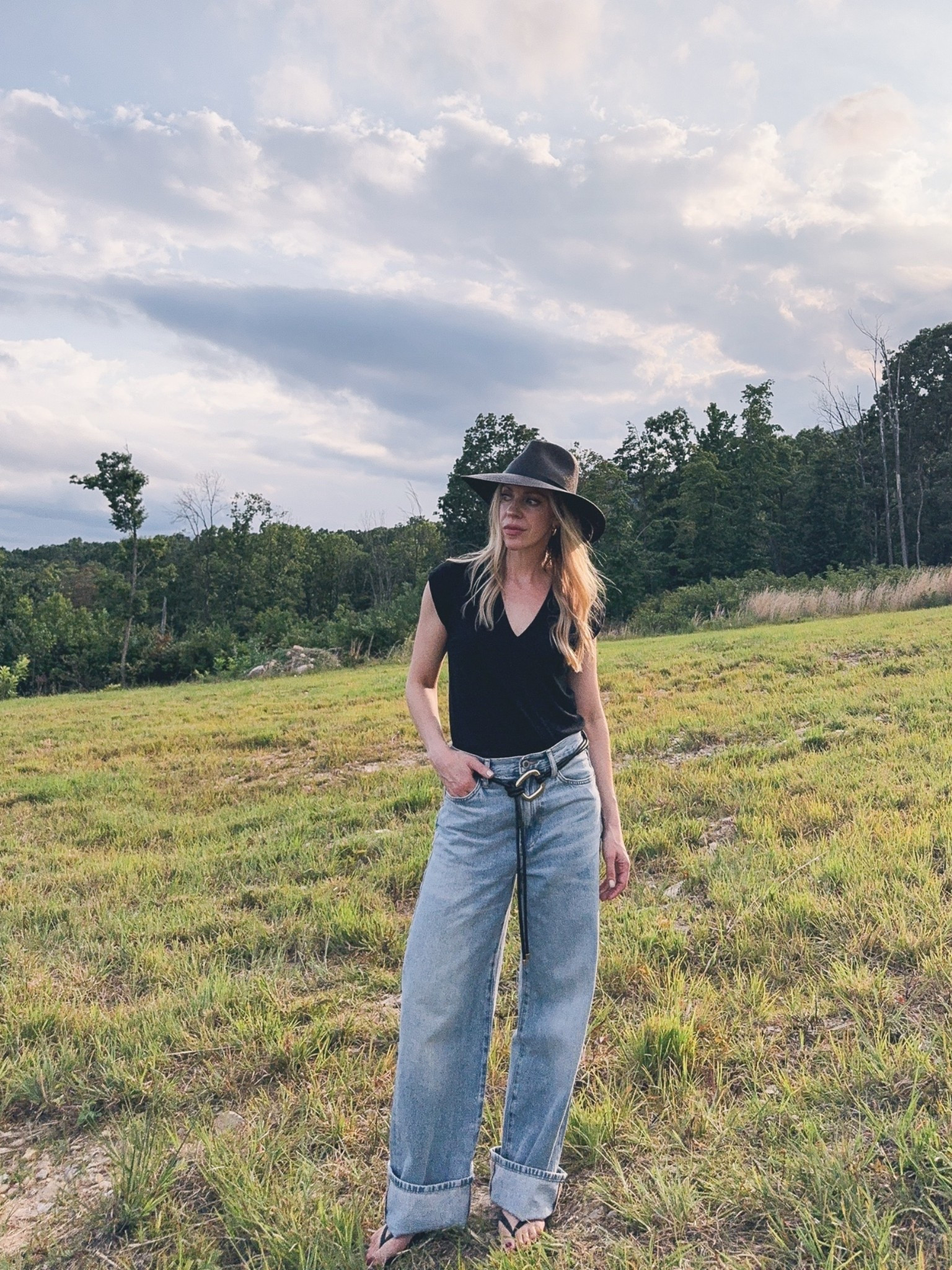 Casual summer outfit - grab my @Madewell leather belt and thong sandals on sale right now in the LTK app (copy and paste the code at checkout!)

#LTKxMadewell #LTKSaleAlert #LTKOver40