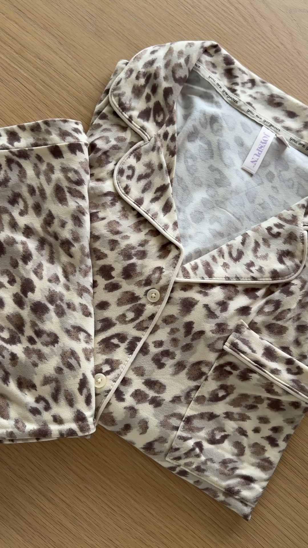 Love this new print for my fav @walmart pjs! These are SO soft and cozy! Linking all the options for this print below 🐆✨

#walmart #walmartfind #pjs #pajamas #pjset #leopard #animalprint #fallpjs

#LTKSeasonal #LTKmorningroutine