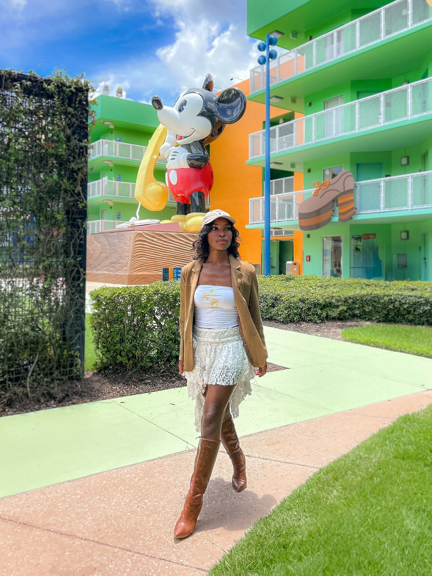 Mickey °o° Monday 

A few months ago I made this DIY Mickey Mouse Top on my Cricut and so happy to finally style it into a full look 🐭♥️ 

Disney’s Pop Century Resort, Walt Disney World, Disney Street Style, Suede Jacket Inspo, Pinterest Style #disneystyle #waltdisneyworld #disneyspopcenturyresort