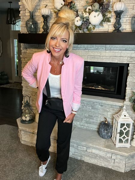 Oh the Gibson Look Blazer love! Use code: ANDREA10 // joggers outfit // casual chic! 

#LTKunder50 #LTKstyletip #LTKunder100