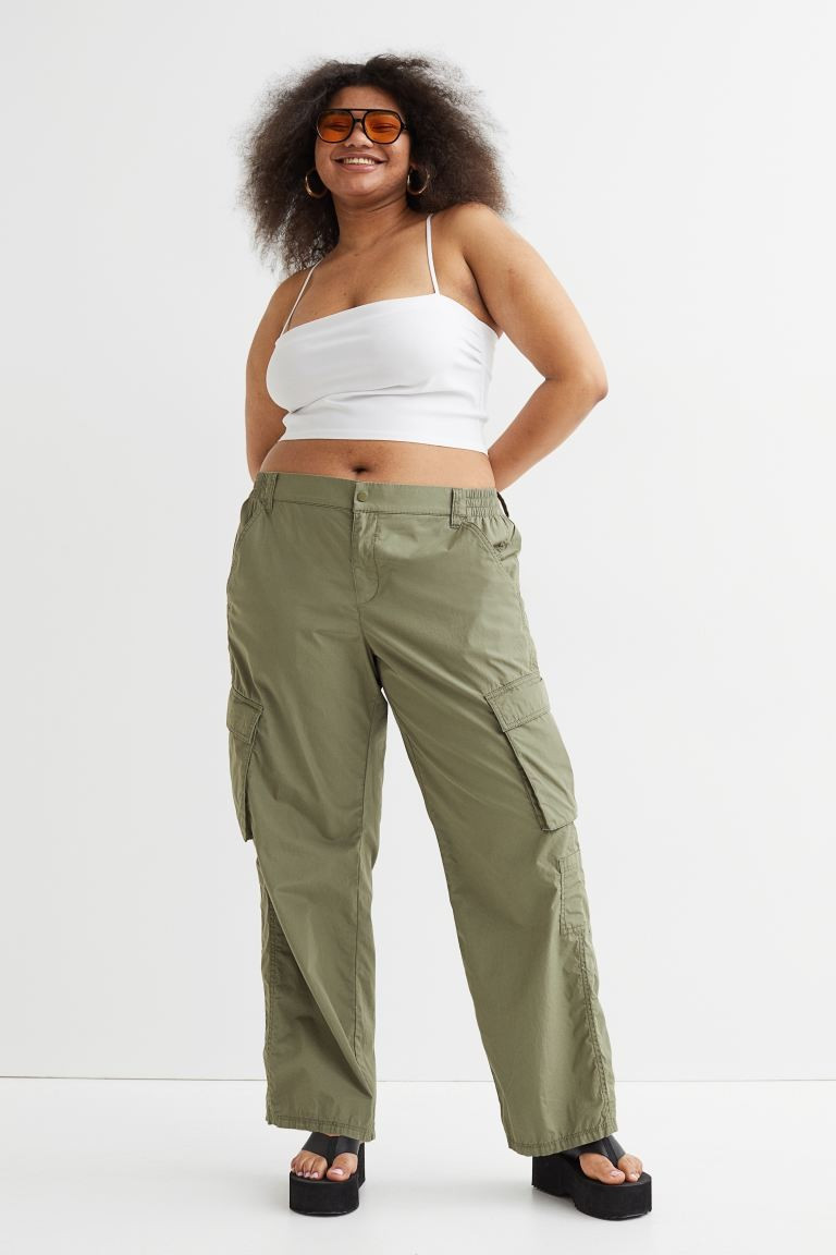 Relaxed-fit cargo pants in woven fabric with straight legs. Low waist, covered elastic at waistba... | H&M (US + CA)