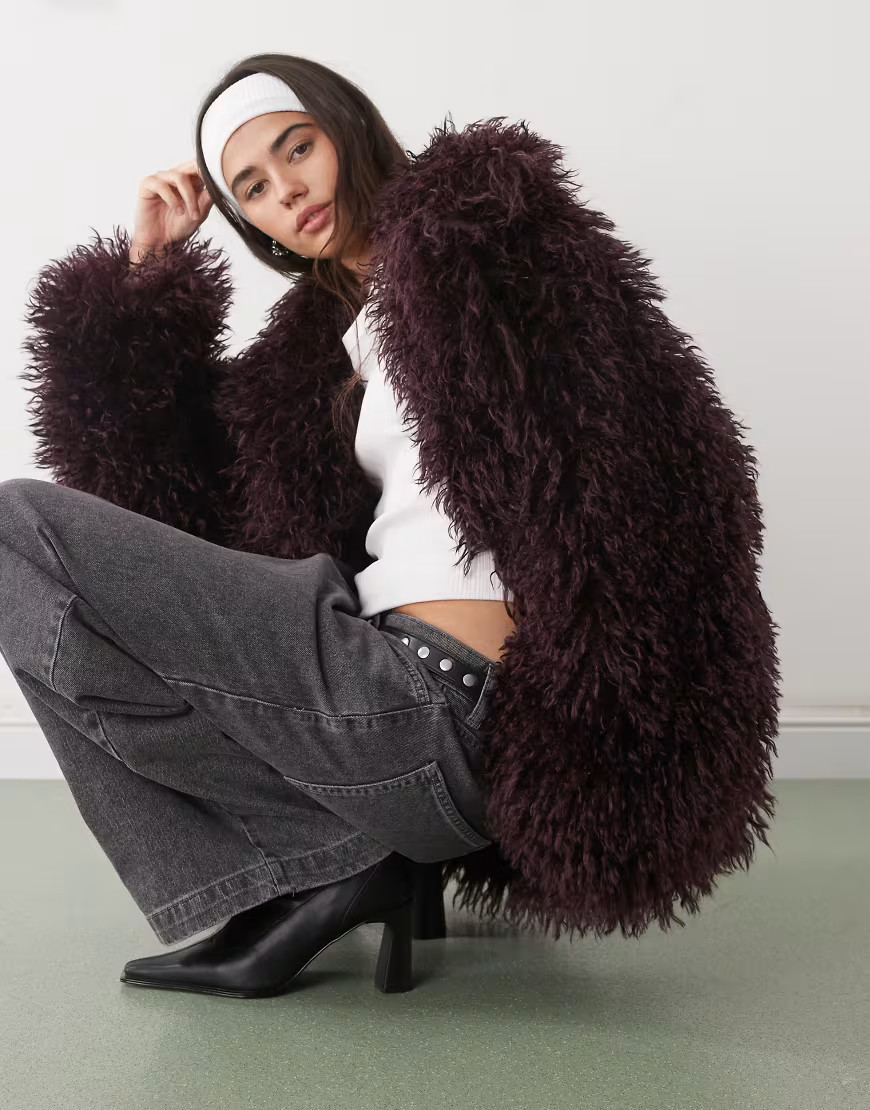 Monki oversized short shaggy faux fur coat with collar detail in burgundy-Red | ASOS (Global)