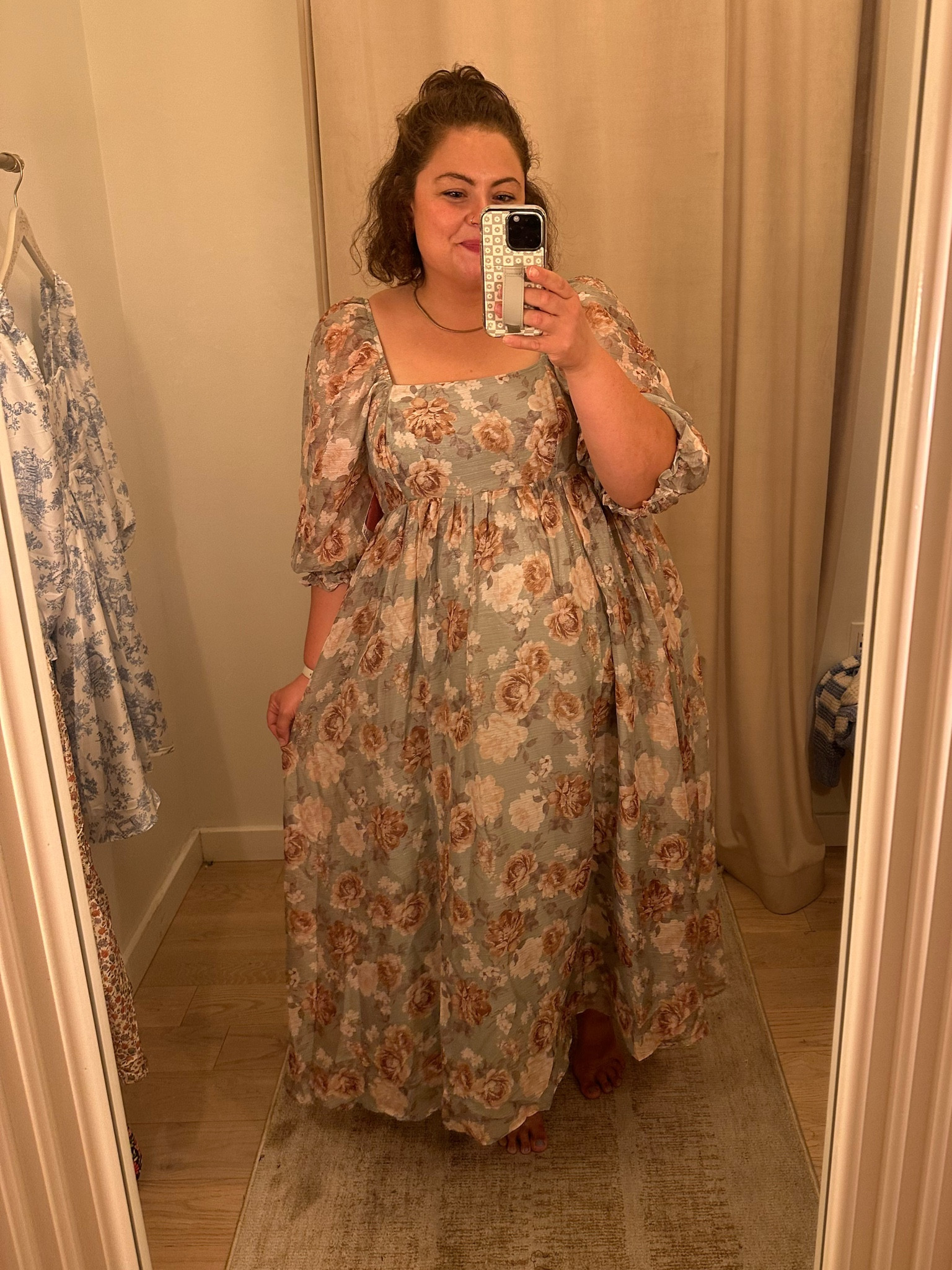 Dreams- my dress of dreams.

Size A (1x) 

Bust 44  //  waist 39  //  hips 54 

#LTKMidsize #LTKPlusSize