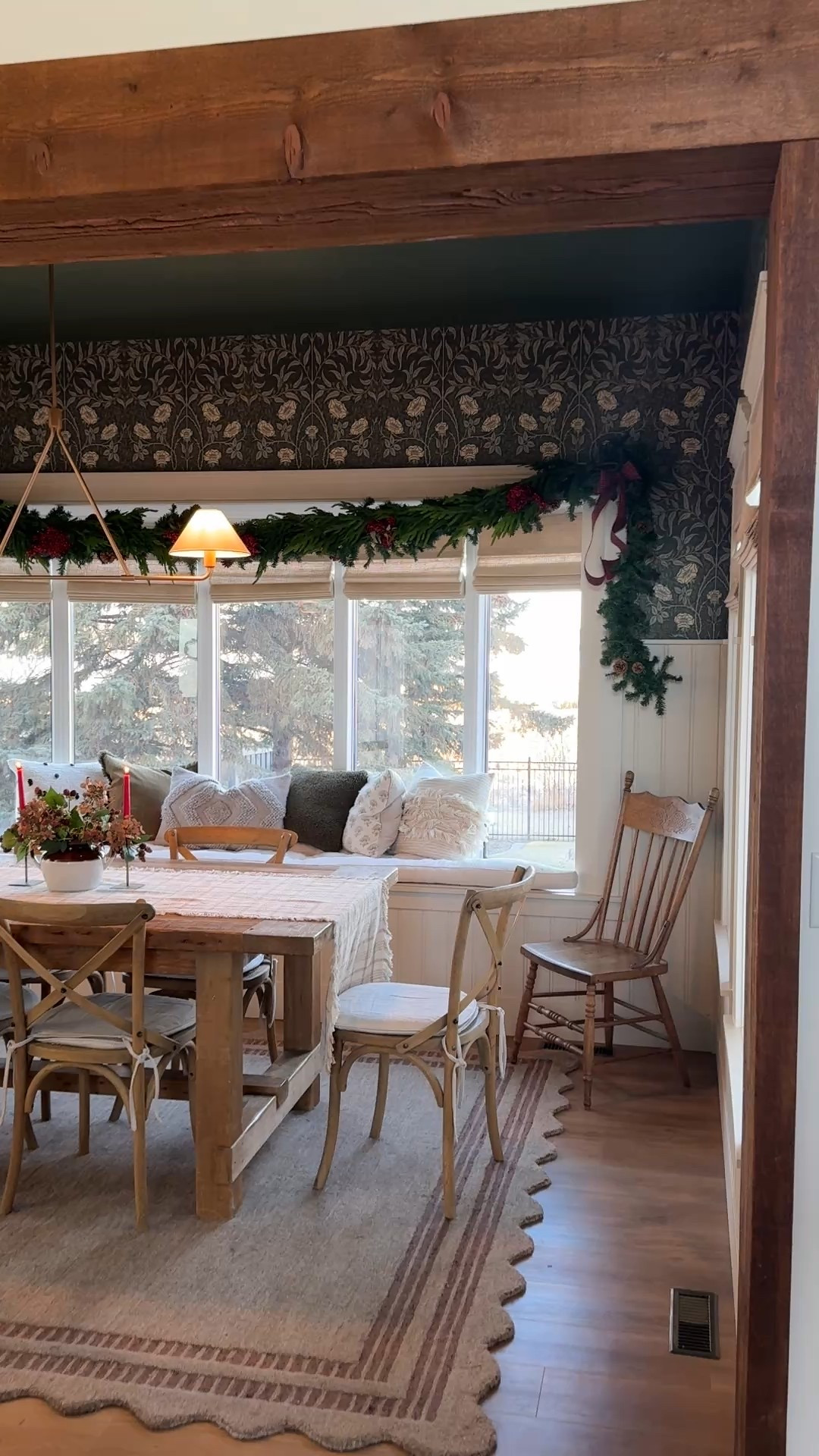 Dining room classic Christmas decor 

#LTKHoliday #LTKHome